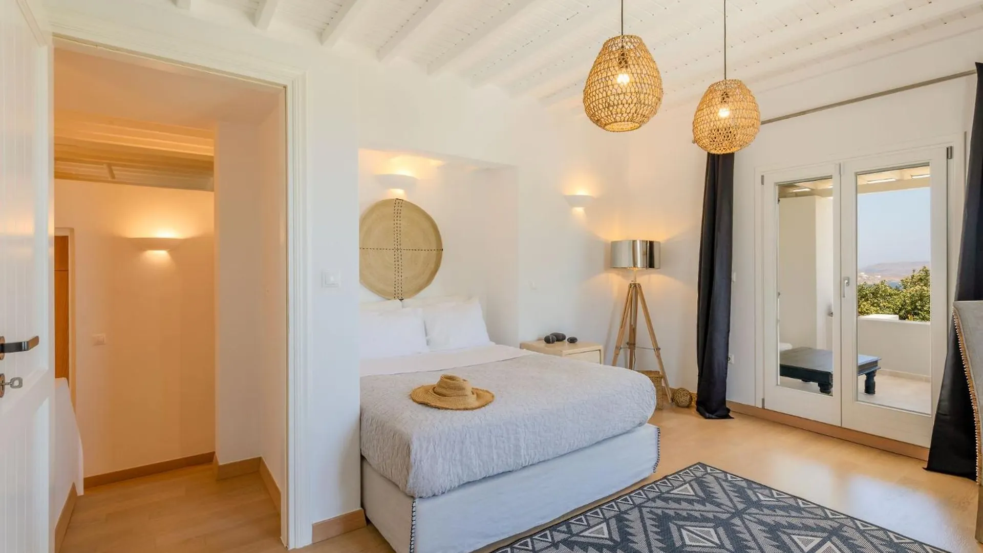 Myconian Platinum Senior & Deluxe Villas Kalafatis 0*,