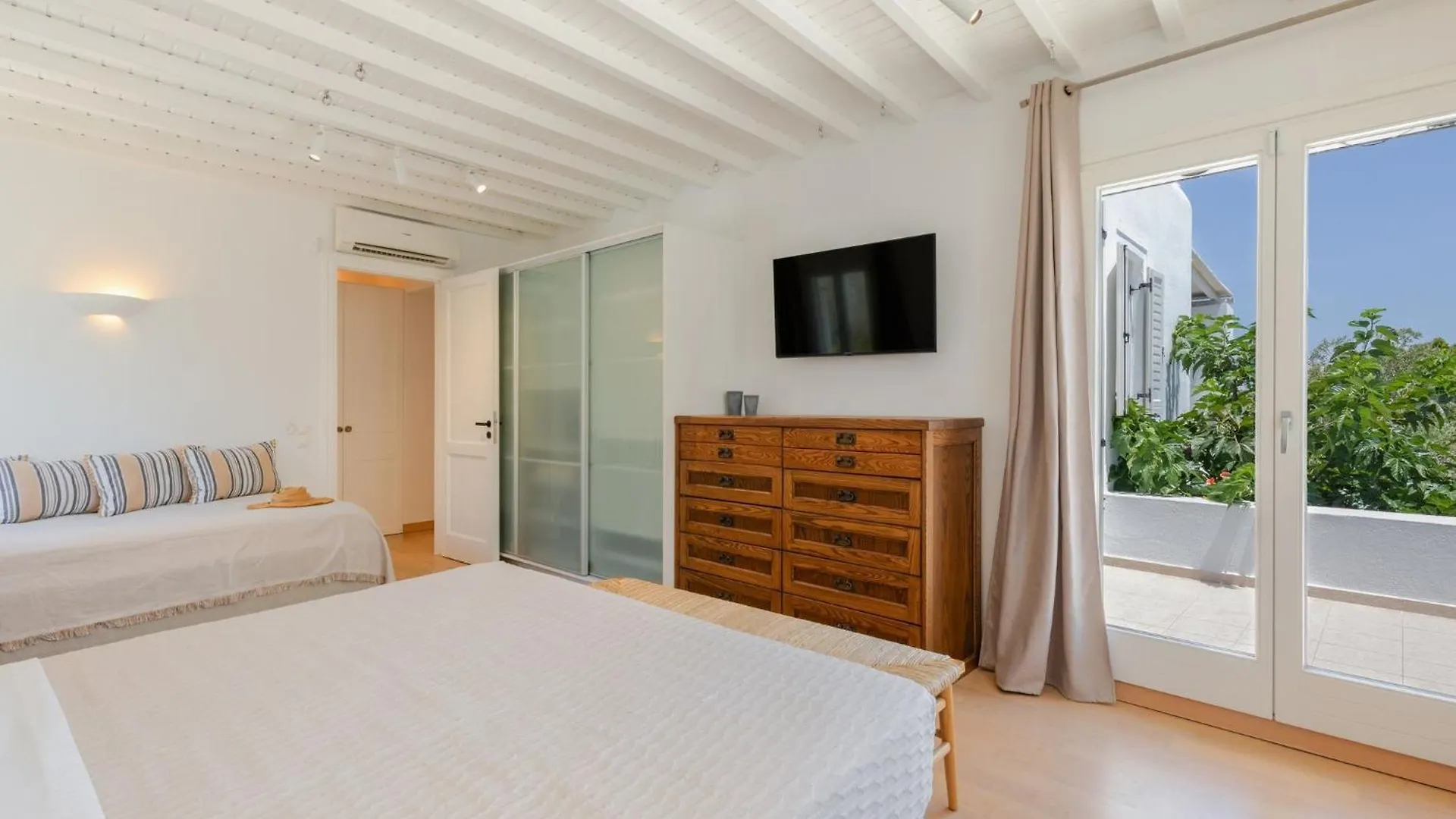 Myconian Platinum Senior & Deluxe Villas Kalafatis Greece